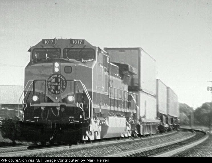 BNSF 1017 West...Solo